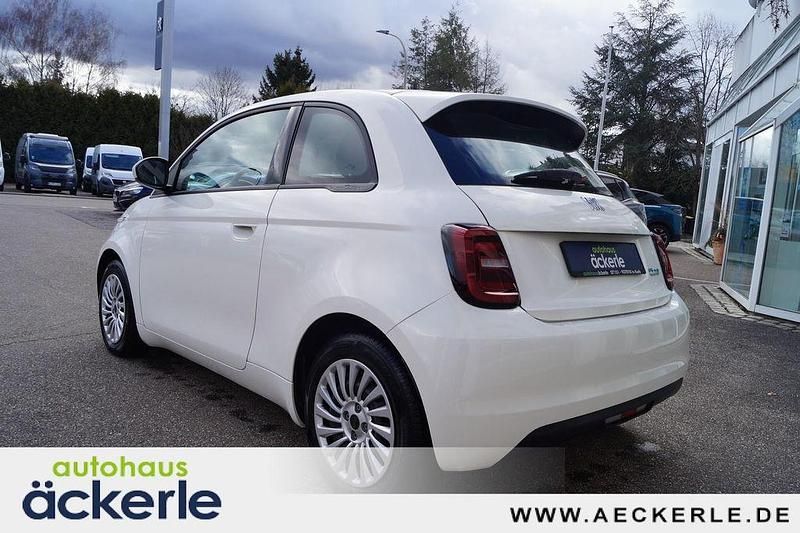 Gebraucht Fiat 500e Action 69 kW (95 PS) 2022 Colore esterno (arktis weiß) Kleinwagen