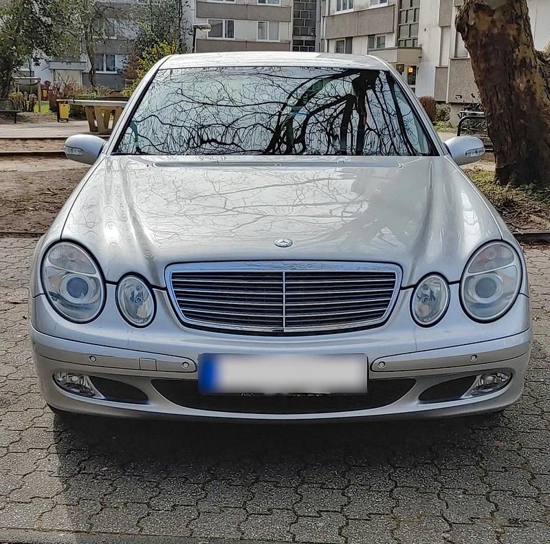 Usata Mercedes E200 163 CV (119 kW) 2004 Argento Berlina