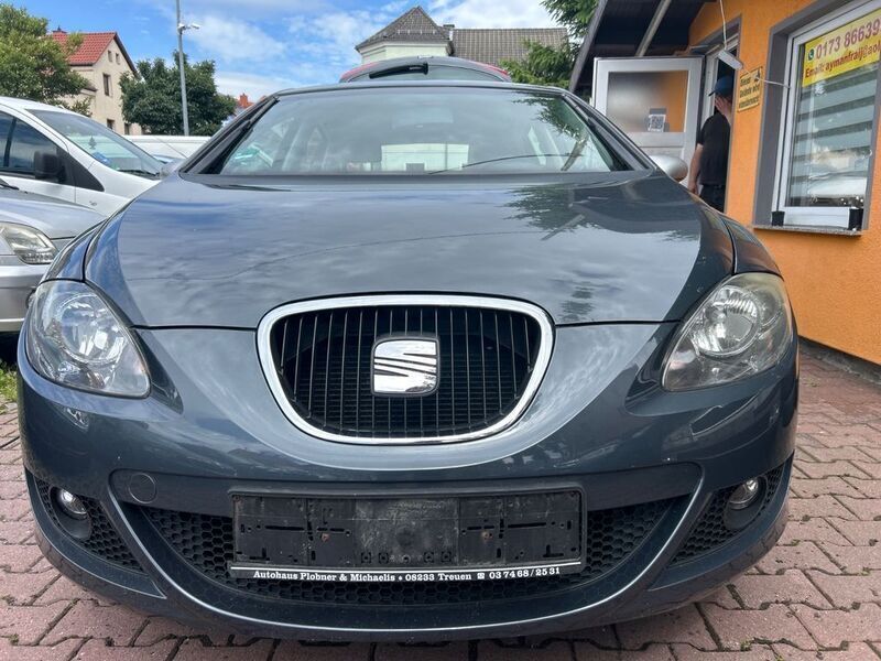 Grau Gebraucht 2006 Seat Leon Stylance Limousine | 1.900 € (Guter Preis) - Bild 1/4