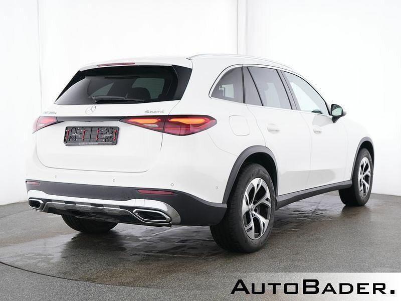 Gebraucht Mercedes GLC300e Advanced Plus 313 PS (230 kW) 2024 149 unilack polarweiß SUV