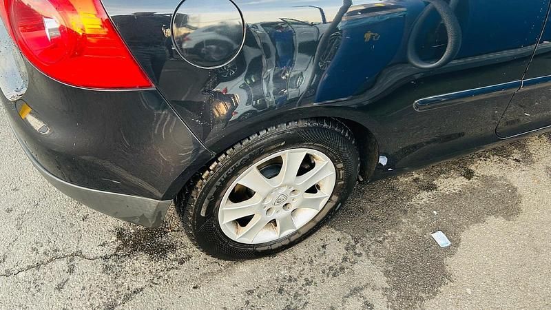 Gebraucht VW Golf IV 90 PS (66 kW) 2005 Schwarz Kleinwagen