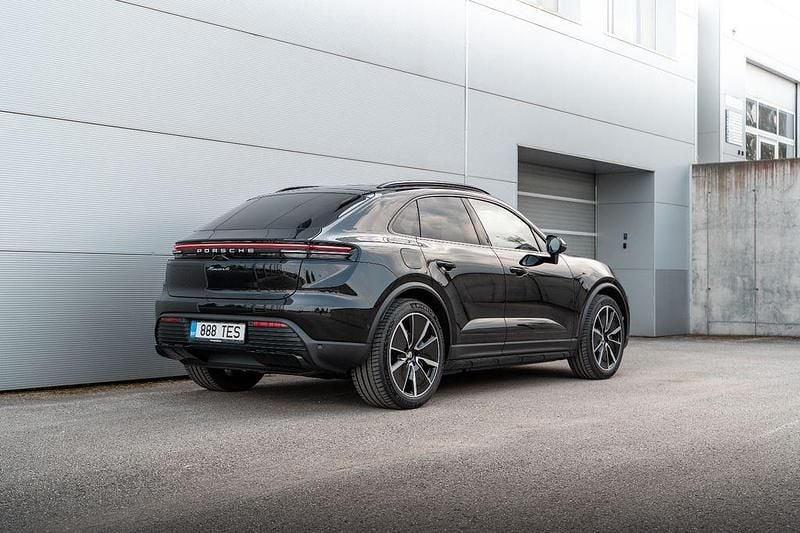 Gebraucht Porsche Macan 4 Electric 300 kW (408 PS) 2025 Schwarz SUV