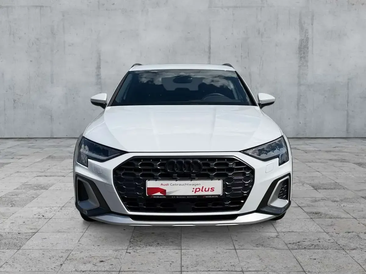 Gebraucht Audi A3 204 PS (150 kW) 2025 Gletscherweiß metallic Limousine