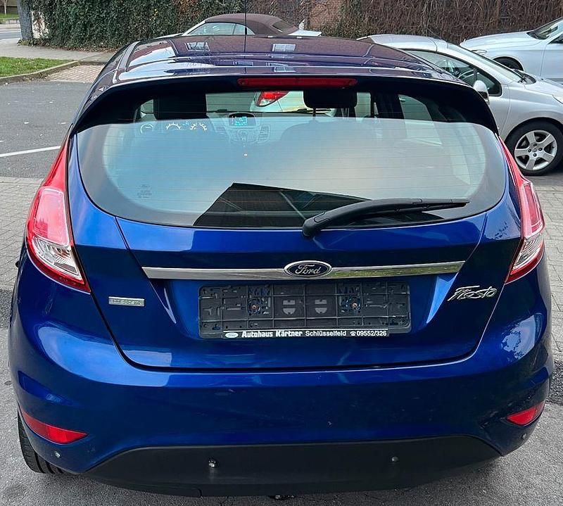 Gebraucht Ford Fiesta Titanium 125 PS (91 kW) 2014 Indicblau metallic Kleinwagen