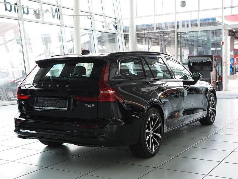 Gebraucht Volvo V60 Plus 253 PS (186 kW) 2024 Schwarz Kombi