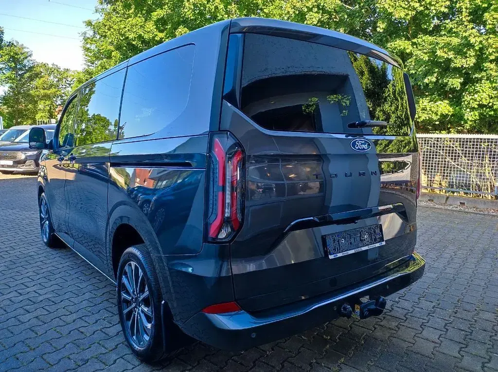 Neu Ford Tourneo Titanium X 170 PS (125 kW) 2026 Grau Van / Kleinbus