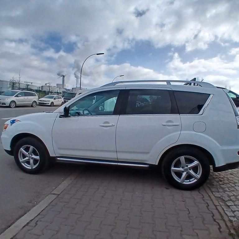 Gebraucht Mitsubishi Outlander Intense 170 PS (125 kW) 2010 Weiß SUV