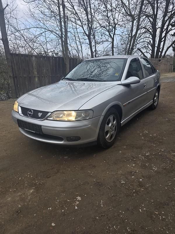 Usata Opel Vectra 1999 Argento Berlina