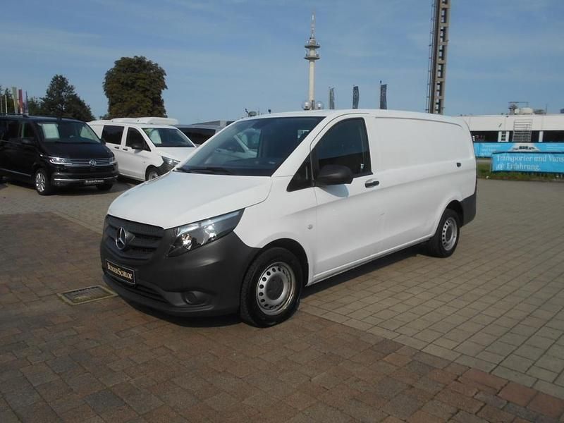 Weiß Gebraucht 2020 Mercedes Vito Van / Kleinbus | 21.848 € - Bild 1/4