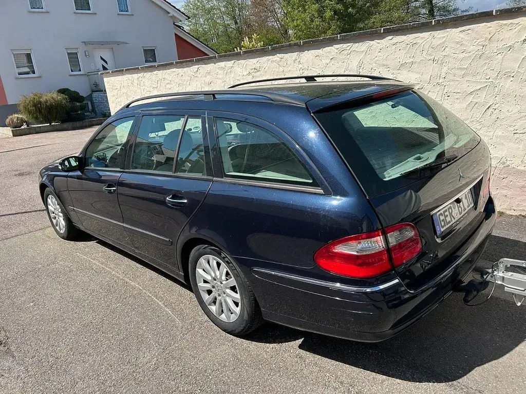 Second-hand Mercedes E270 Elegance 177 CP (130 kW) 2003 Albastru Berlinǎ