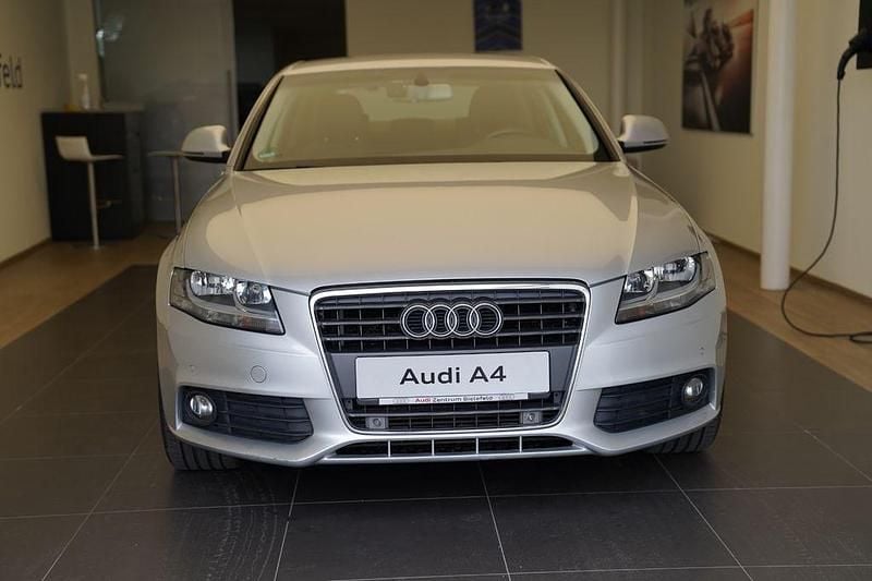 Silber Gebraucht 2008 Audi A4 Ambiente Limousine | 3.000 € (Superpreis) - Bild 1/4