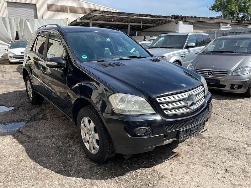 Schwarz Gebraucht 2006 Mercedes ML320 SUV | 6.500 € (Guter Preis) - Bild 1/4