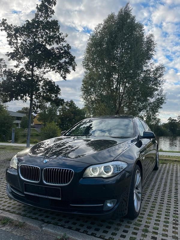 Grau Gebraucht 2011 BMW 535 Comfort Edition Limousine | 13.500 € (Fairer Preis) - Bild 1/4