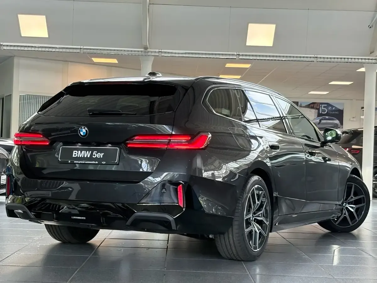 Neu BMW 540 M Sport 286 PS (210 kW) 2026 Grau Kombi