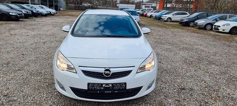 Gebraucht Opel Astra Design Edition 110 PS (80 kW) 2012 Weiß Kombi