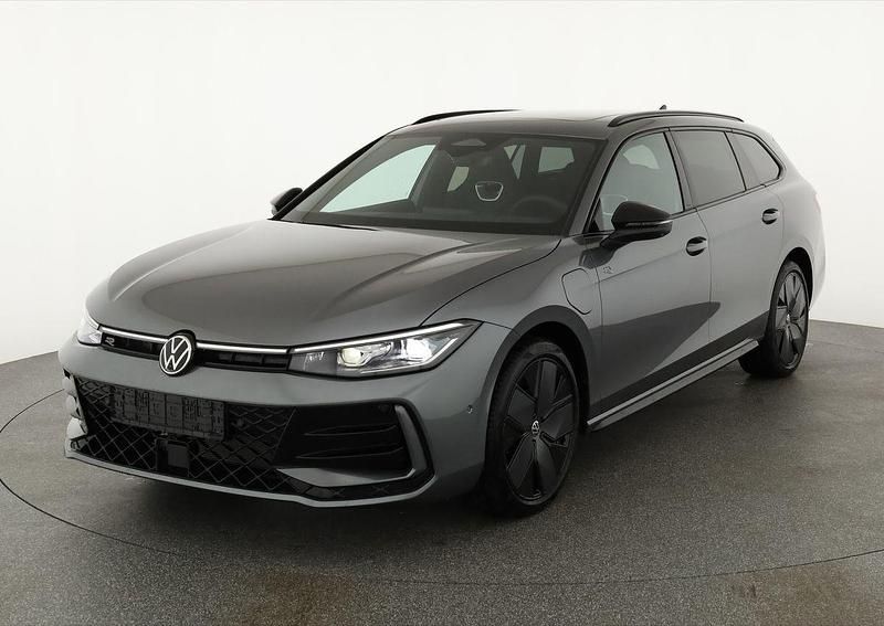 Diabas grau metallic Neu 2025 VW Passat R-line Kombi | 49.495 € (Guter Preis) - Bild 1/4