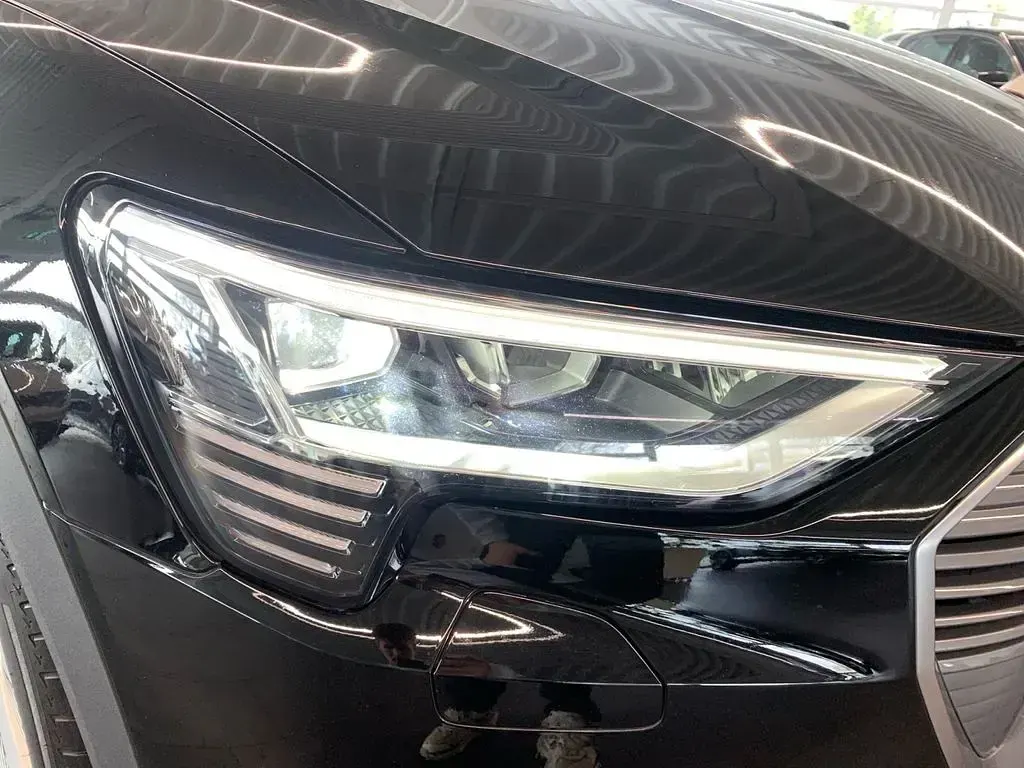 Gebraucht Audi e-tron Performance 300 kW (408 PS) 2023 Brillantschwarz SUV