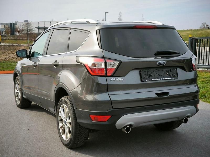 Gebraucht Ford Kuga Titanium 120 PS (88 kW) 2019 Grau SUV