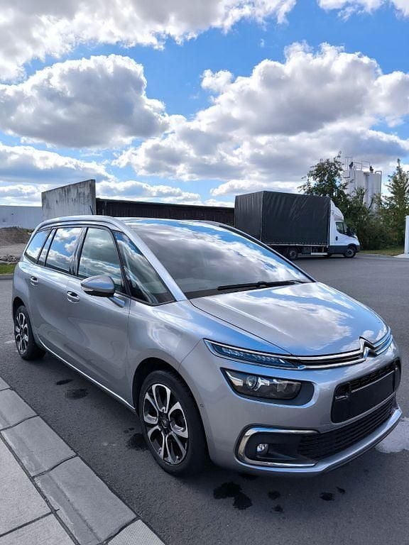 Grau Gebraucht 2020 Citroën C4 SpaceTourer Shine Van / Kleinbus | 13.799 € (Fairer Preis) - Bild 1/4