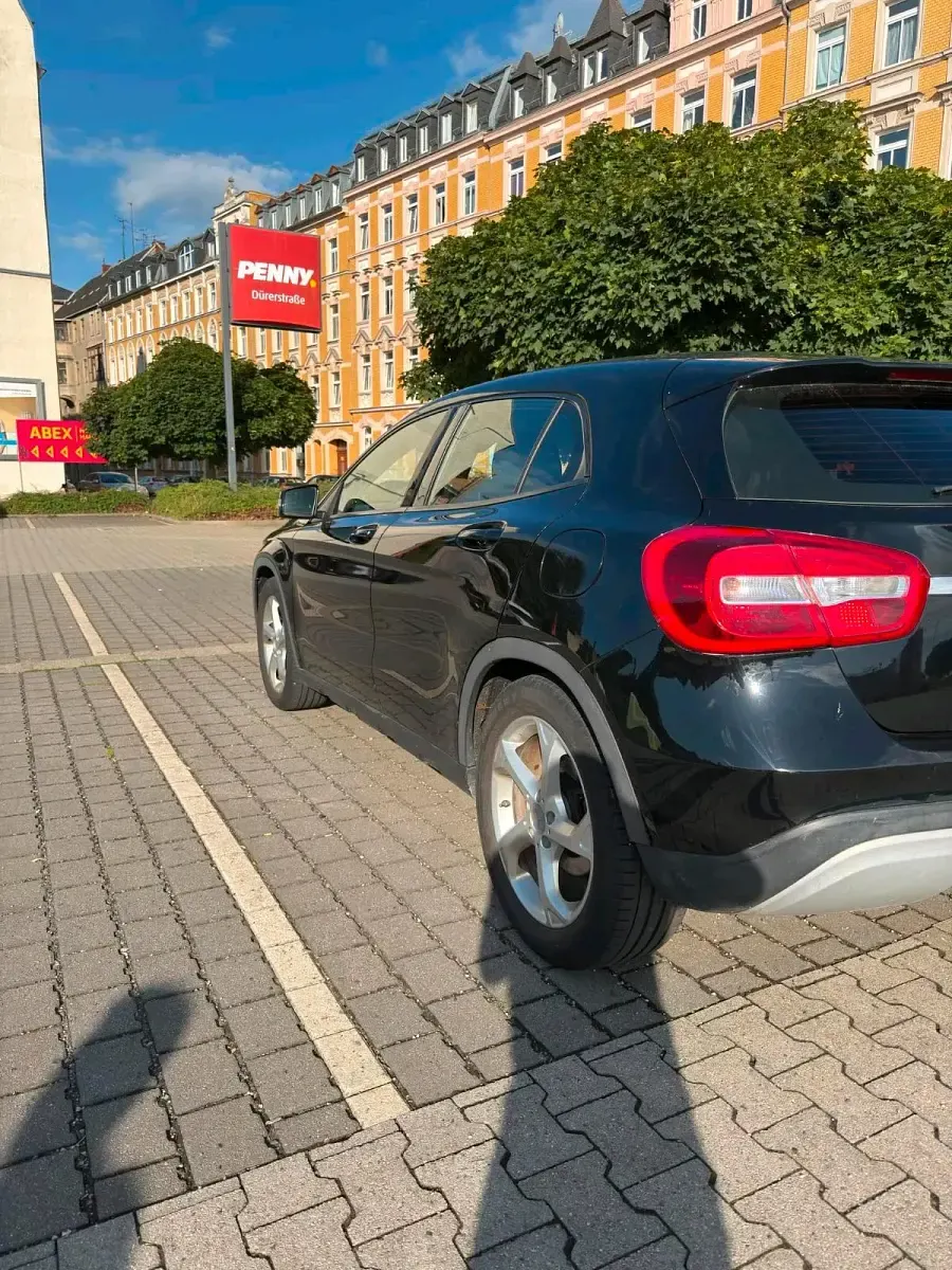 Gebraucht Mercedes GLA180 122 PS (89 kW) 2016 Schwarz SUV