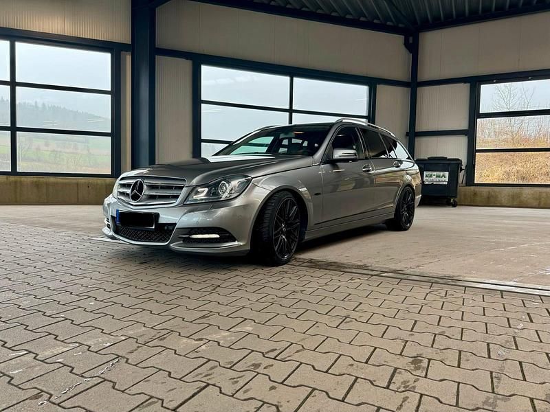 Gebraucht Mercedes C250 Avantgarde 204 PS (150 kW) 2012 Grau Kombi