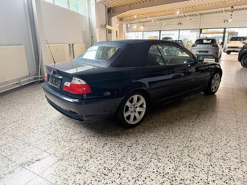 Gebraucht BMW 320 Sport Line 170 PS (125 kW) 2001 Blau Cabrio