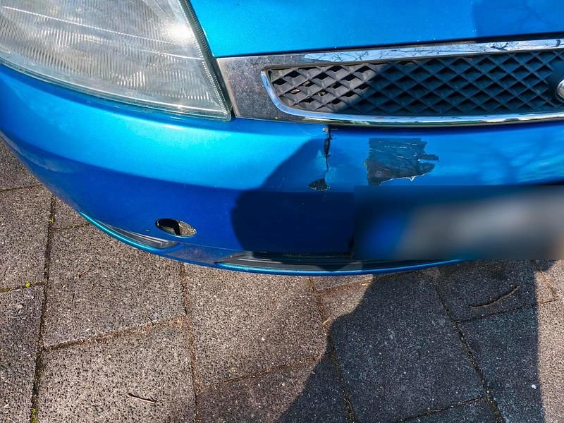 Second-hand Ford Fiesta 101 CP (74 kW) 2004 Albastru Hatchback