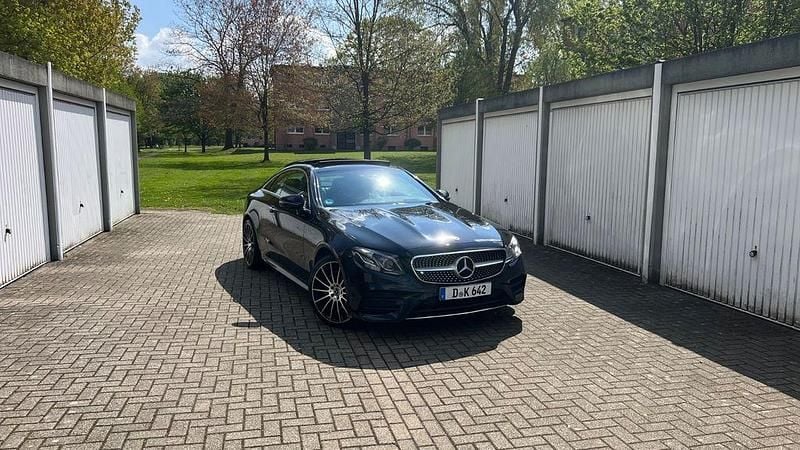 Gebraucht Mercedes E220 AMG line 194 PS (142 kW) 2018 Schwarz Coupé