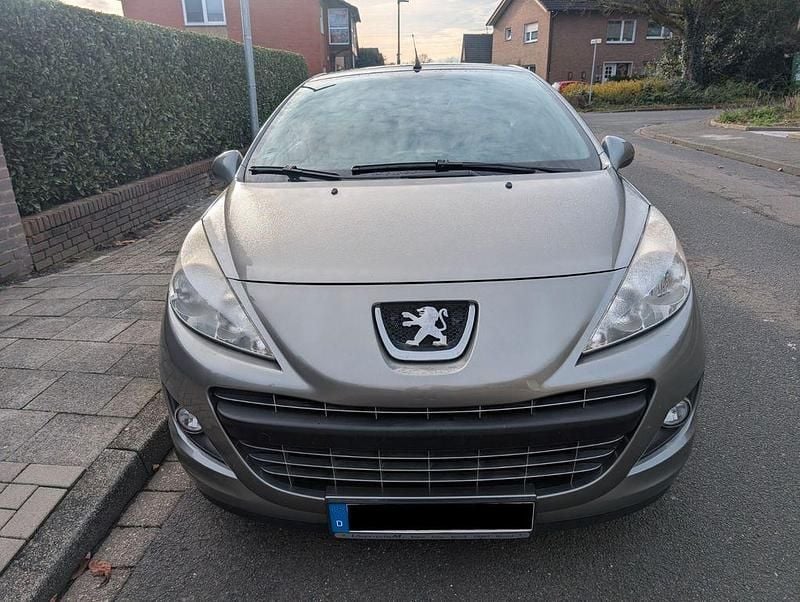 Grau Gebraucht 2010 Peugeot 207 CC Premium Cabrio | 1.999 € (Superpreis) - Bild 1/4