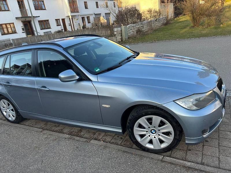 Gebraucht BMW 318 143 PS (105 kW) 2012 Blau Kombi