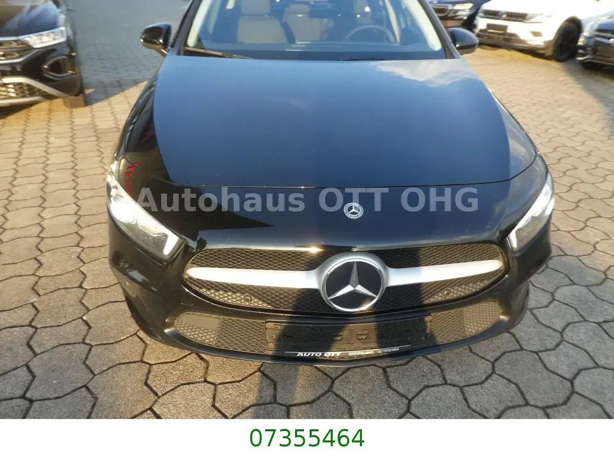 Gebraucht Mercedes A200 150 PS (110 kW) 2022 Schwarz Limousine