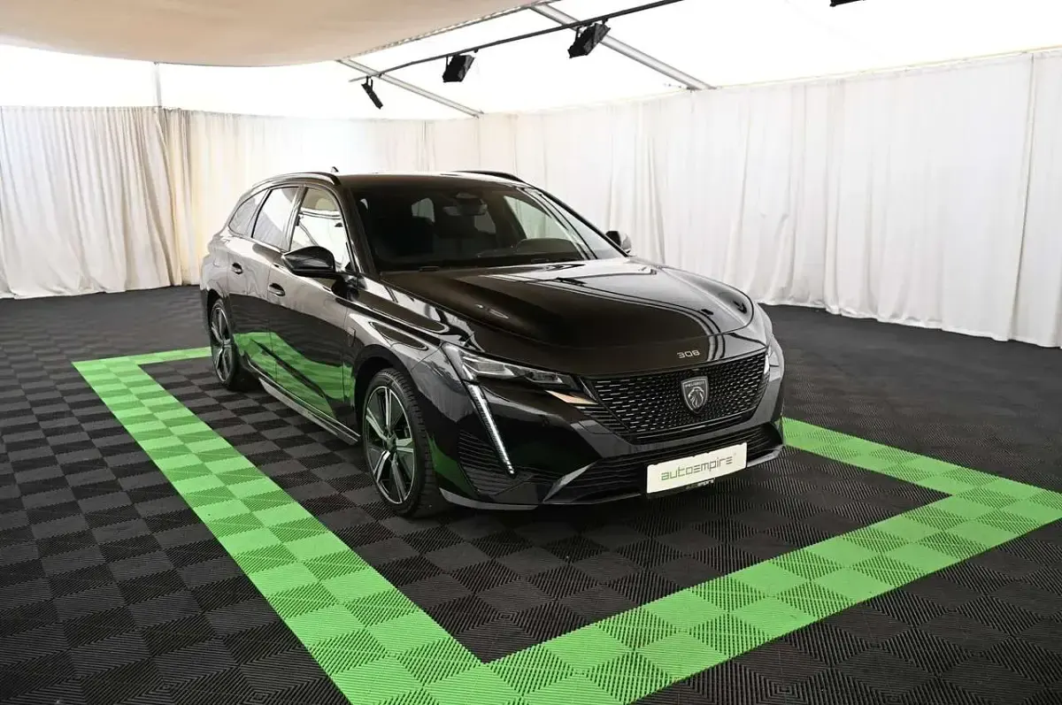 Gebraucht Peugeot 308 SW GT 131 PS (96 kW) 2024 Schwarz Kombi