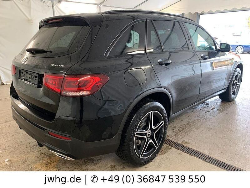 Gebraucht Mercedes GLC300e AMG 320 PS (235 kW) 2021 Schwarz/baltic black SUV
