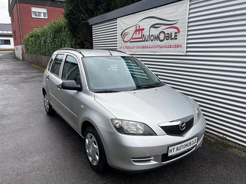 Silber Gebraucht 2004 Mazda 2 Active Kleinwagen | 3.399 € (Fairer Preis) - Bild 1/4