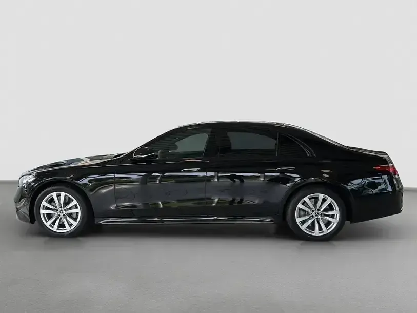 Gebraucht Mercedes S500 449 PS (330 kW) 2025 Metalliclack obsidianschwarz (metallic) Limousine