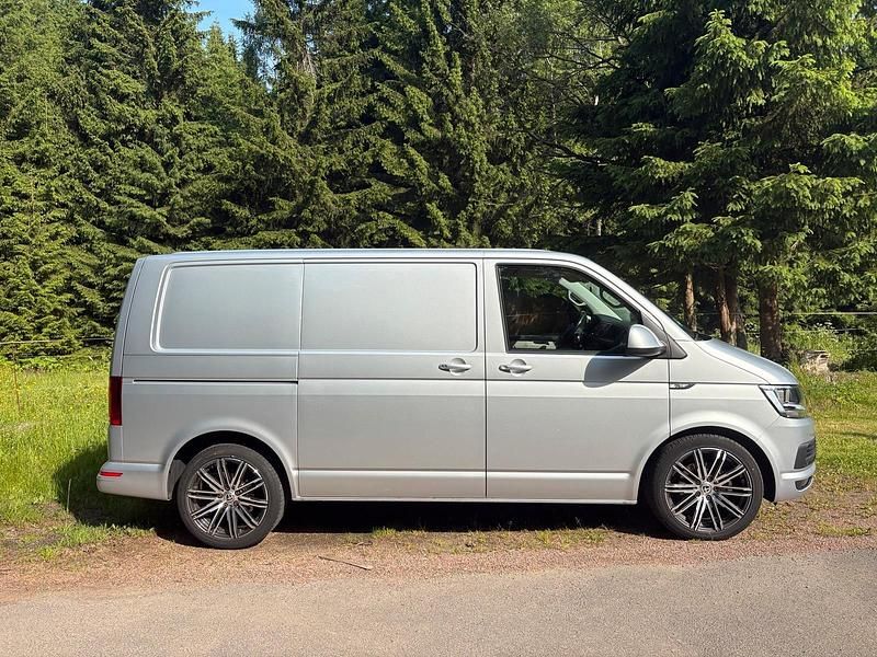 Silber Gebraucht 2017 VW Transporter Van | 22.500 € - Bild 1/2