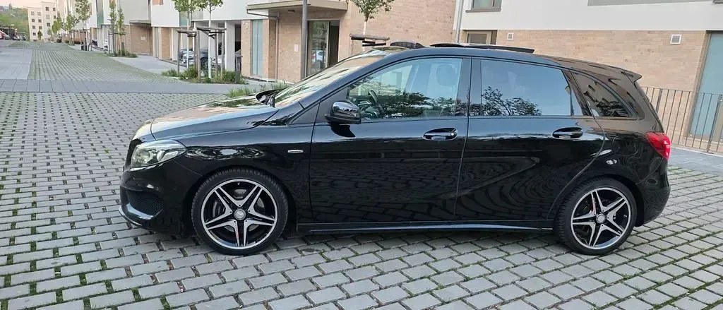 Gebraucht Mercedes B250 AMG 211 PS (155 kW) 2015 Kosmosschwarz  metalliclack Kleinwagen