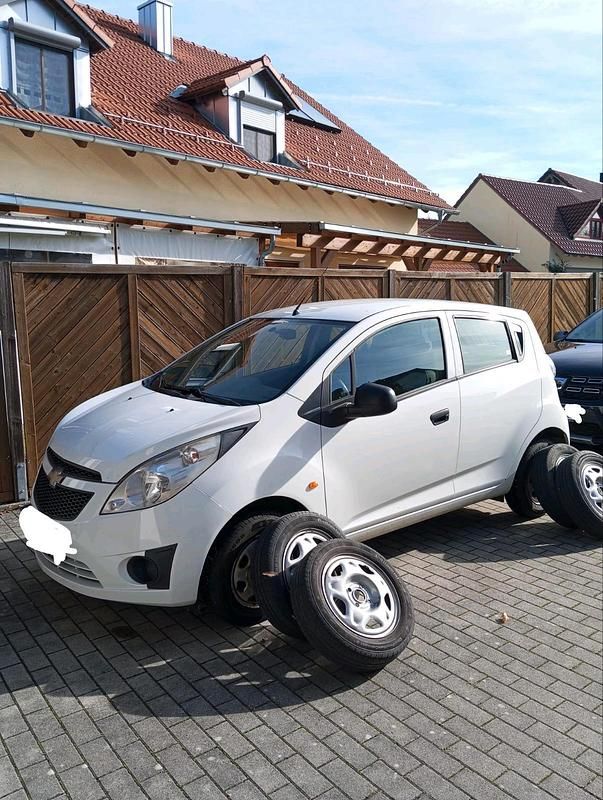 Gebraucht Chevrolet Spark 68 PS (50 kW) 2011 Weiß Kleinwagen