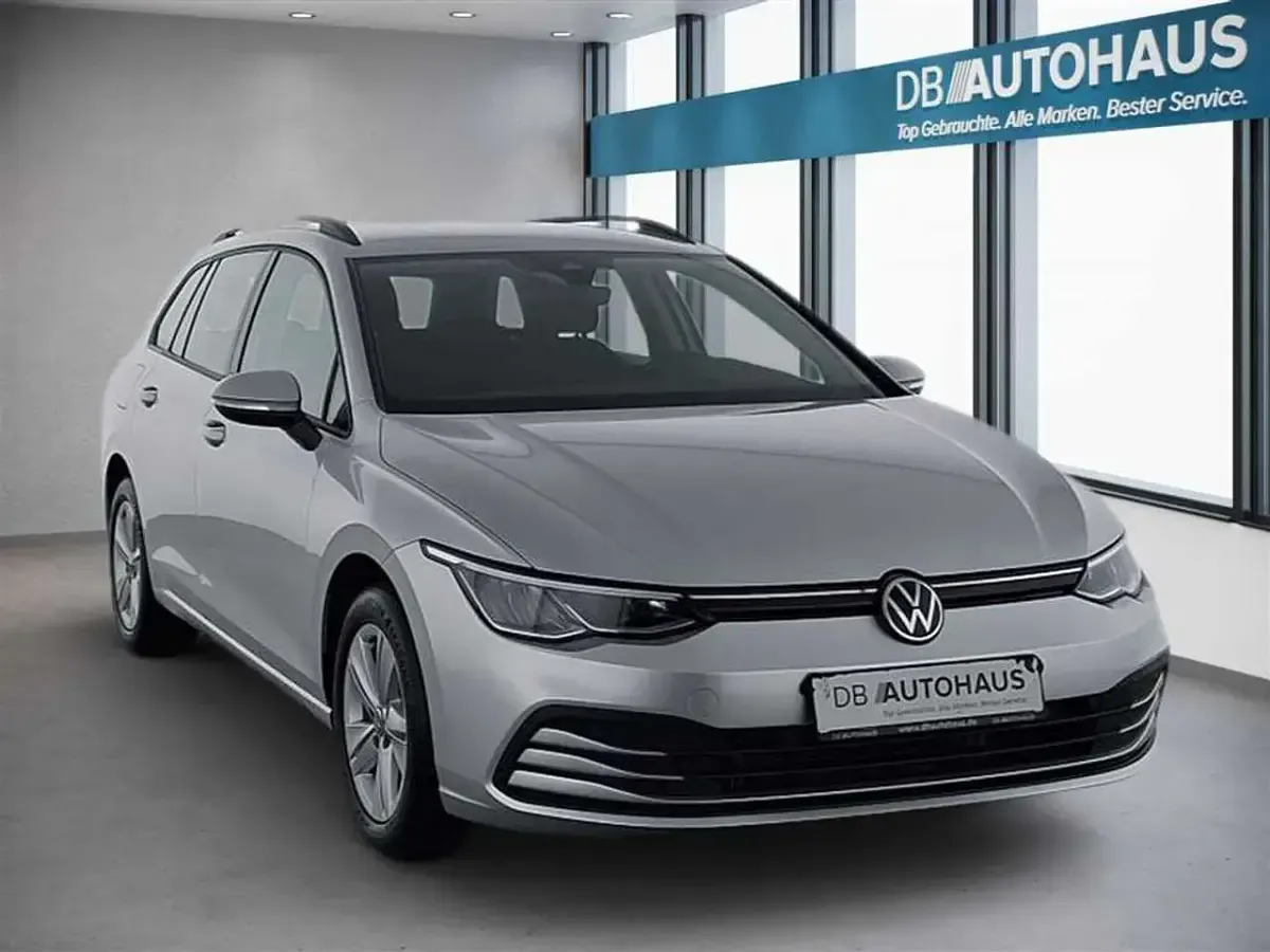 Gebraucht VW Golf VIII Life 110 PS (80 kW) 2023 Silber Kombi