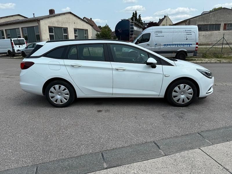 Weiß Gebraucht 2019 Opel Astra Kombi | 4.500 € (Superpreis) - Bild 1/4