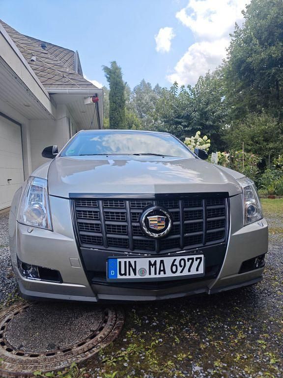 Gold Gebraucht 2010 Cadillac CTS Limousine | 8.300 € (Fairer Preis) - Bild 1/4