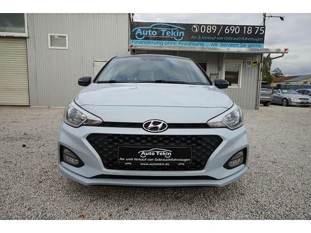 Gebraucht Hyundai i20 YES! 101 PS (74 kW) 2019 Clean slate / black / met Kleinwagen