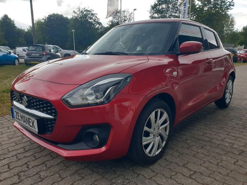 Rot Gebraucht 2021 Suzuki Swift Comfort Kleinwagen | 13.990 € (Fairer Preis) - Bild 1/4