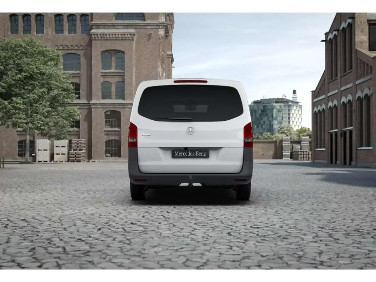Gebraucht Mercedes Vito 163 PS (119 kW) 2024 Arktikweiß Van