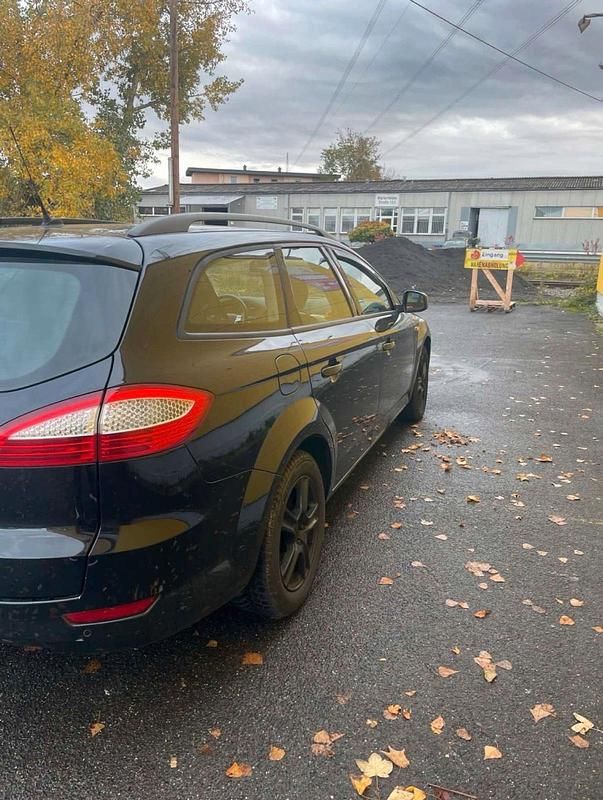 Gebraucht Ford Mondeo 130 PS (95 kW) 2010 Schwarz Kombi