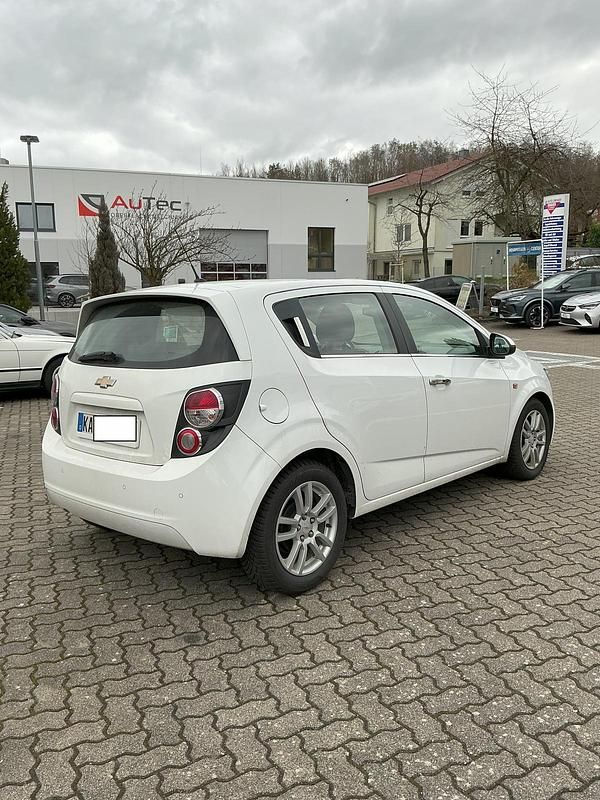 Gebraucht Chevrolet Aveo 95 PS (69 kW) 2012 Weiß Limousine