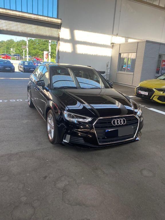 Schwarz Gebraucht 2018 Audi A3 Sportback Sport Limousine | 21.200 € (Fairer Preis) - Bild 1/4