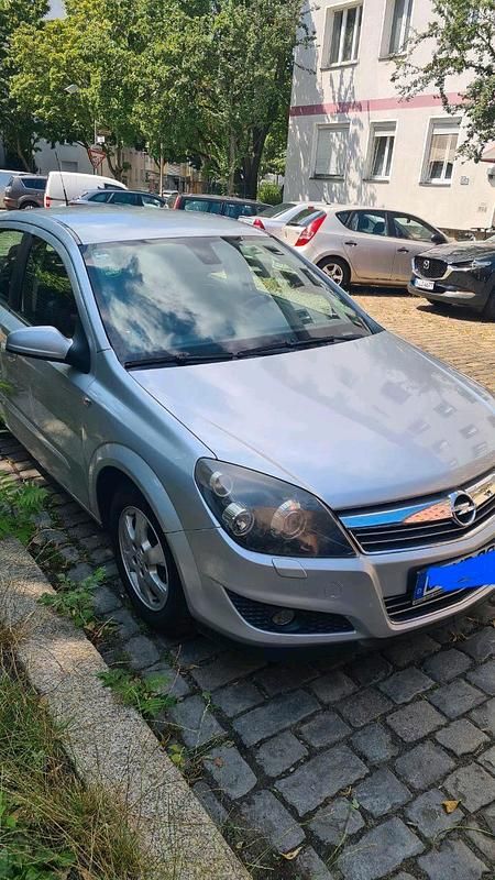 Gebraucht Opel Astra 116 PS (85 kW) 2009 Silber Limousine