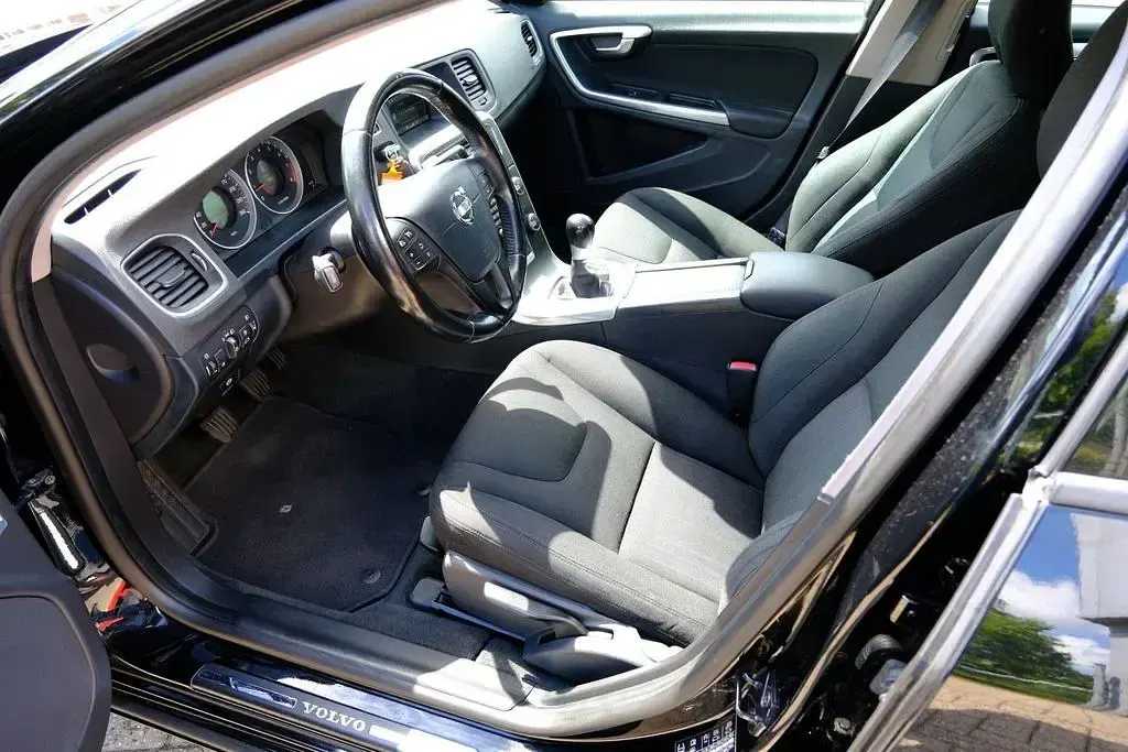 Gebraucht Volvo V60 Kinetic 150 PS (110 kW) 2011 Schwarz Kombi