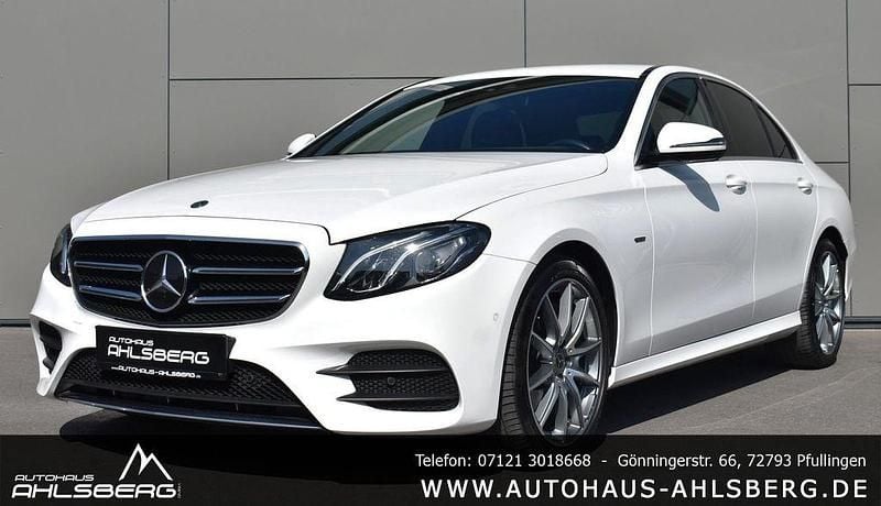 Polarweiss unilack Gebraucht 2020 Mercedes E220 AMG Limousine | 36.900 € (Fairer Preis) - Bild 1/4